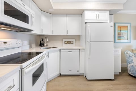 Condo, 1 Bedroom | Private kitchen