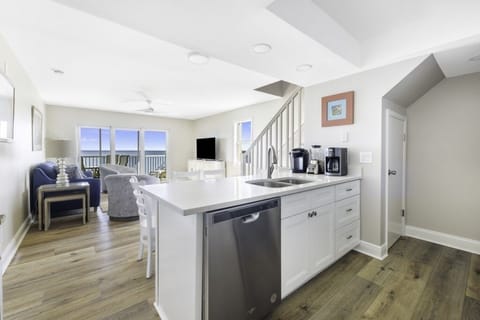 Condo, 3 Bedrooms | Private kitchen