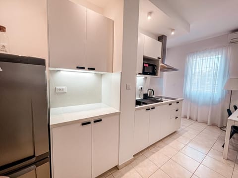 Family Apartment, 2 Bedrooms, Terrace | Private kitchen | Full-size fridge, microwave, stovetop, electric kettle