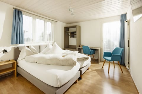 Chalet (Unique) | Hypo-allergenic bedding, down comforters, desk, free WiFi