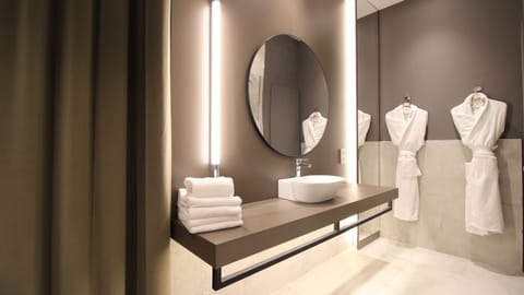 Suite Supérieure Onyx, 54 rue Sala, 69002 | Bathroom | Hair dryer, slippers, towels, soap