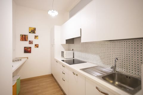 Deluxe Apartment | Private kitchen | Fridge, oven, stovetop, espresso maker