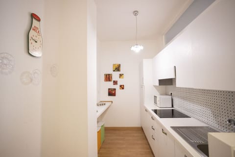 Deluxe Apartment | Private kitchen | Fridge, oven, stovetop, espresso maker