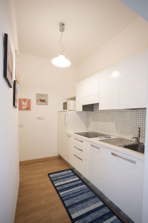 Deluxe Apartment | Private kitchen | Fridge, oven, stovetop, espresso maker