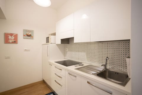 Deluxe Apartment | Private kitchen | Fridge, oven, stovetop, espresso maker