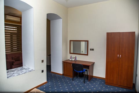 Standard Twin Room | Minibar, desk, soundproofing, free WiFi