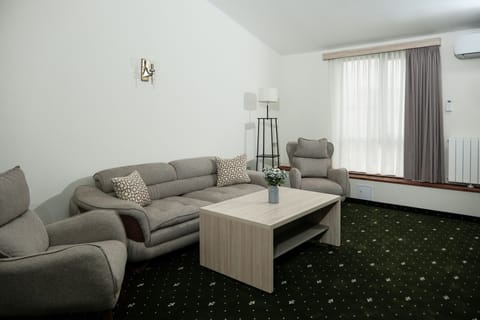 Family Room | Egyptian cotton sheets, premium bedding, minibar, free WiFi