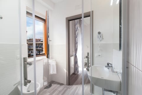 Superior Room, Balcony | Bathroom | Shower, free toiletries, hair dryer, bidet