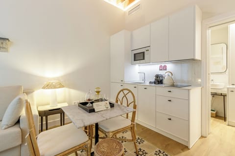 Elite Studio | Private kitchen | Fridge, microwave, oven, dishwasher