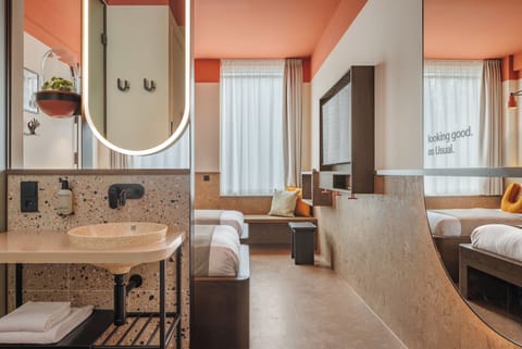 Sustainable Superior Twin | Premium bedding, soundproofing, iron/ironing board, free WiFi