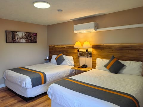 Premium Double Room | Desk, free WiFi, bed sheets