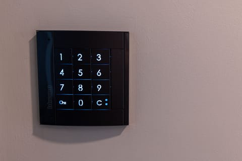 Desk, soundproofing, free WiFi, bed sheets