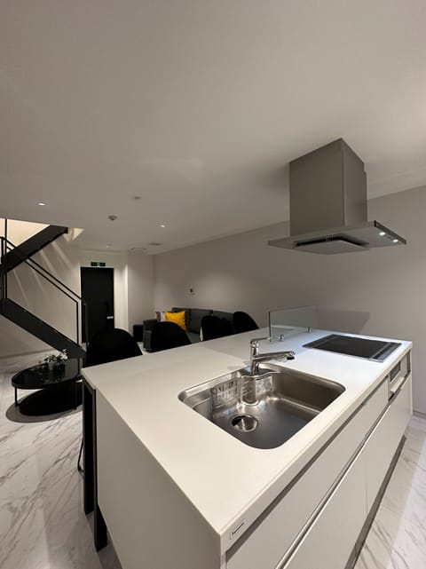 Executive Apartment | Private kitchen | Electric kettle