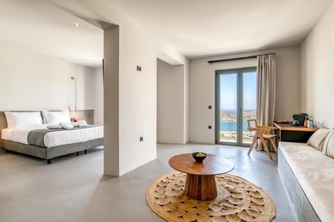 Suite with Balcony & Sea View | In-room safe, blackout drapes, soundproofing, iron/ironing board