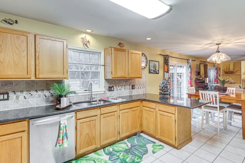 House (4 Bedrooms) | Private kitchen | Microwave, oven, stovetop, dishwasher