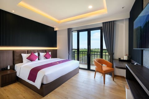 Premium Studio Suite | Premium bedding, desk, soundproofing, free WiFi