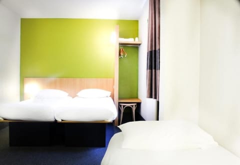 Triple Room | Desk, soundproofing, free WiFi