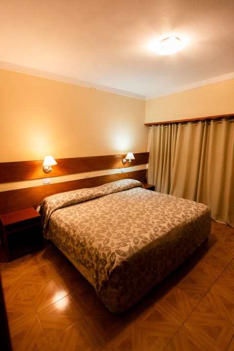 Standard Double Room | In-room safe, bed sheets