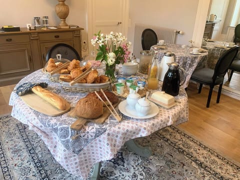 Free daily continental breakfast