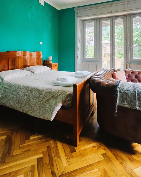 Deluxe Room, Mountain View | 1 bedroom, in-room safe, blackout drapes, free WiFi
