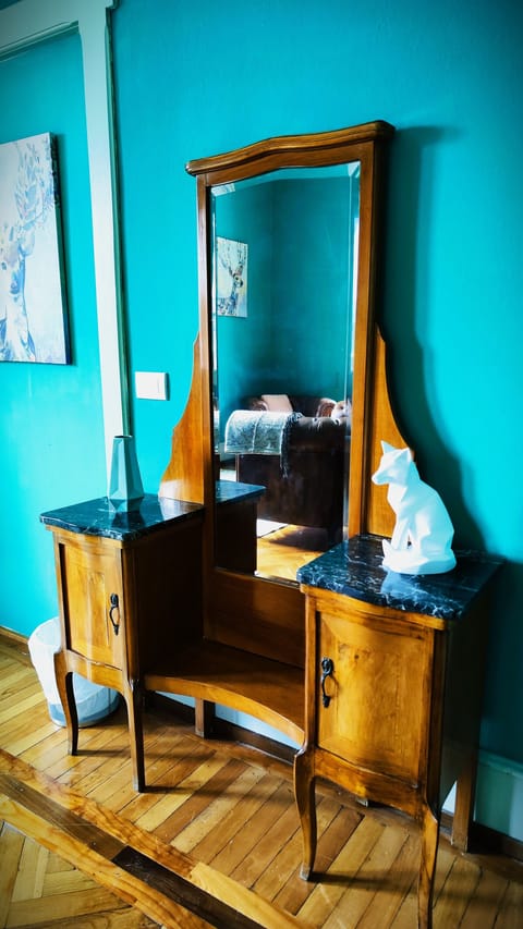 Deluxe Room, Mountain View | 1 bedroom, in-room safe, blackout drapes, free WiFi