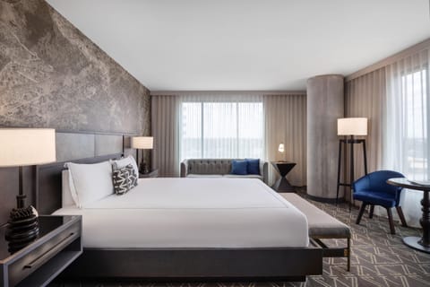 Spa King Junior Suite | Premium bedding, minibar, in-room safe, desk