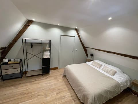 Comfort Room | Blackout drapes, free WiFi, bed sheets