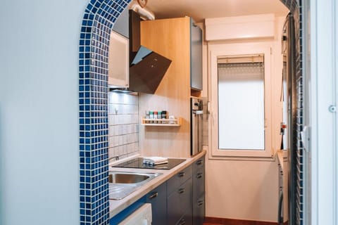 Apartment (One Bedroom Apartment) | Private kitchen | Fridge