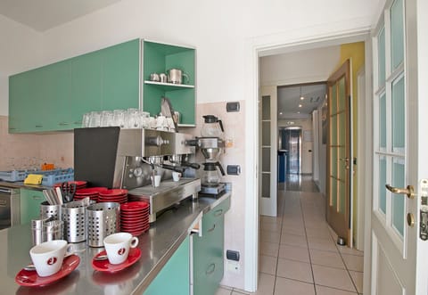 Family Room, 1 Bedroom (Bike & Wind Hotel Villa Maria 15) | Private kitchen | Electric kettle, cookware/dishes/utensils