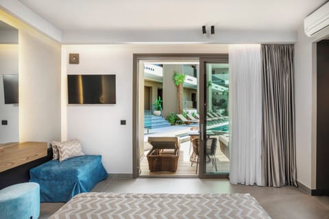 Deluxe Double Room, Pool View | Hypo-allergenic bedding, in-room safe, soundproofing, free WiFi