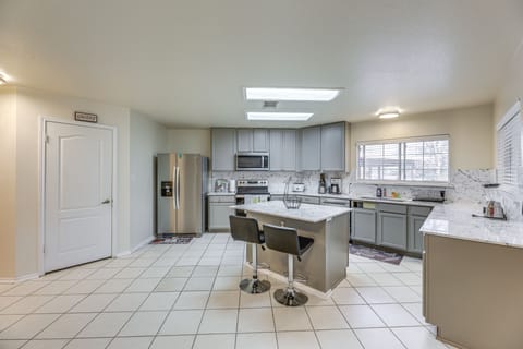 House (4 Bedrooms) | Private kitchen | Microwave, oven, stovetop, dishwasher