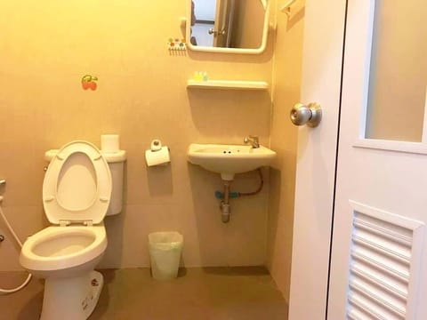 Basic Double Room | Bathroom