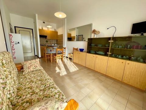 Apartment, 1 Bedroom, Balcony, City View | Living room