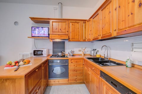 Family Apartment, 3 Bedrooms, Mountainside (Zio Enry Terrace Apartment Orta Lake) | Private kitchen | Fridge, microwave, oven, stovetop