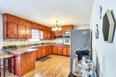 House (3 Bedrooms) | Private kitchen | Microwave, oven, stovetop, dishwasher