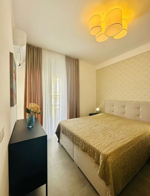 Exclusive Apartment, Sea View | Hypo-allergenic bedding, individually decorated, individually furnished