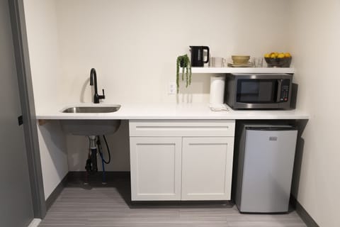 Deluxe Suite, Mountain View | Private kitchenette | Electric kettle