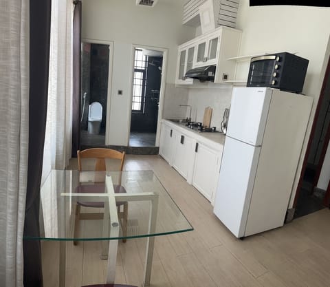 Elite Apartment | Private kitchen | Fridge, microwave, electric kettle