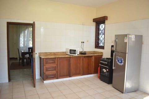 Family House | Private kitchen | Fridge, microwave, cookware/dishes/utensils