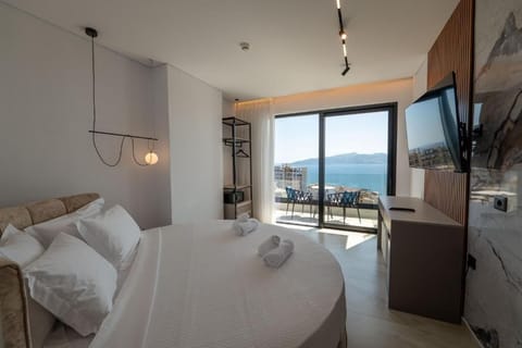 Family Suite, Sea View | Desk, soundproofing, free WiFi, bed sheets