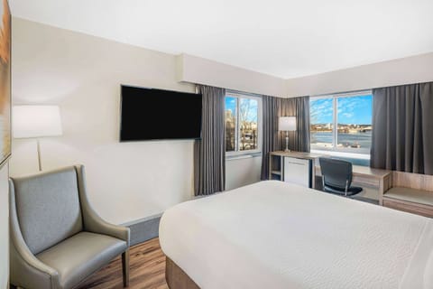 In-room safe, desk, laptop workspace, blackout drapes