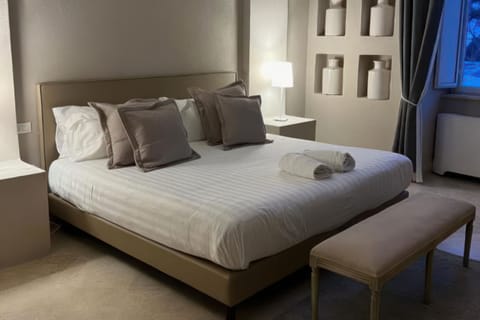 Deluxe Room | Premium bedding, down comforters, Select Comfort beds, minibar