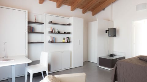 Comfort Quadruple Room | Premium bedding, individually decorated, individually furnished, desk