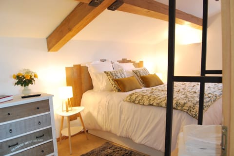 Double Room | Pillowtop beds, in-room safe, free WiFi, bed sheets