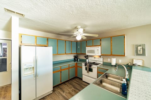 Condo, Multiple Beds, Pool Access | Private kitchen | Fridge, microwave, oven, stovetop