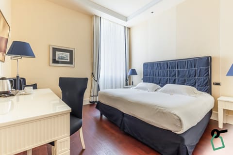 Comfort Double Room | Minibar, in-room safe, desk, laptop workspace