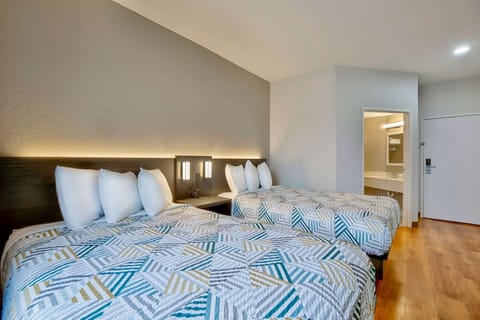 Standard Room, 2 Double Beds, Non Smoking | Room amenity