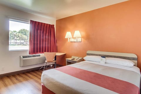 Deluxe Room, 1 Double Bed, Non Smoking, Refrigerator & Microwave | Free WiFi, bed sheets