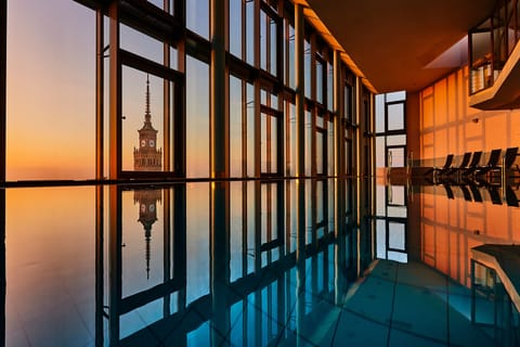 Indoor pool, sun loungers