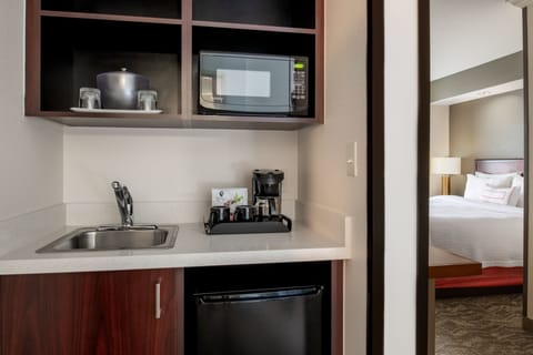 Studio, 1 King Bed with Sofa bed | Private kitchenette | Mini-fridge, microwave, coffee/tea maker